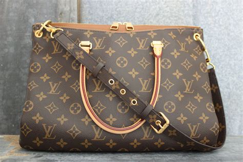 louis vuitton pallas louis vuitton wristlet|louis vuitton pallas monogram price.